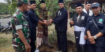 Pagar Nusa dan PSHT Malang Menanam Pohon Bersama