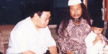 Kisah Gus Maksum Menjaga Gus Dur dari Serangan Ninja