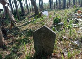 Makam Dempul Lirboyo